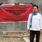 Anggota Komisi A DPRD DKI Jakarta Fraksi PSI Kevin Wu saat meninjau bangunan fasilitas olahraga padel di RW 10, Kelurahan Meruya Utara, Jakarta Barat, Kamis (10/9/2026). (Foto: istimewa)
