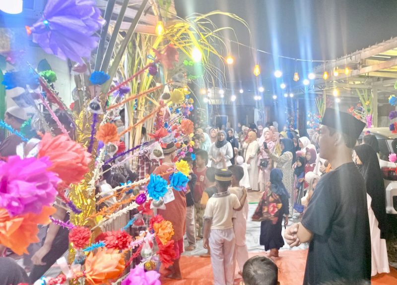 Warga asal Mandar, Sulawesi Barat, di Pejagalan, Jakarta Utara, menggelar tradisi berebut telur dan uang dalam peringatan Maulid Nabi Muhammad SAW di Musala Al-Ikhlas, Sabtu (5/9/2026). (Foto: istimewa)
