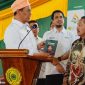 Mentan Andi Amran Sulaiman berdialog dengan Setiyono, petani sawit binaan PTPN IV PalmCo, saat kuliah umum dalam rangkaian PKKMB dan Masa Ta’aruf UMRI 2026 di Pekanbaru, Kamis (17/9/2026).  (Foto: Dok. PTPN IV PalmCo)