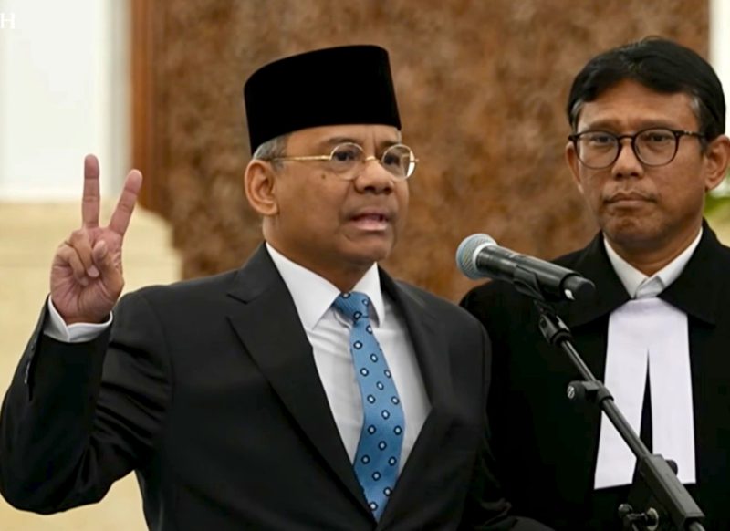 Suahasil Nazara mengucapkan sumpah jabatan sebagai Menteri Keuangan di Istana Negara, Jakarta, Senin (14/9/2026). (Dok. BPMI Setpres)