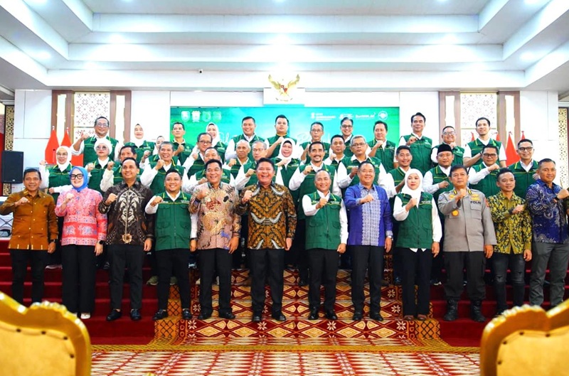 Pengurus IKA-MUBA periode 2026-2030 berfoto bersama seusai pengukuhan di Griya Agung Palembang, Sumsel, Minggu (27/9/2026). (Foto:  istimewa)
