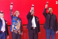 Ketua Umum Majelis Adat Sunda (Masda) Jabar Abah Anton (kedua dari kanan) bersama Wakil Ketua MPR-RI Bamsoet (kanan) dan Pengurus Perhimpunan Pengusaha Jiangxi Indonesia saat acara peringatan 10 tahun International Business Perhimpunan Pengusaha Jiangxi Kamar Dagang Tiongkok Indonesia yang digelar di Hotel Grand Mercure Kemayoran, Jakarta, Sabtu (12/9/2026). (Foto: Dok. Humas Masda Jabar) 