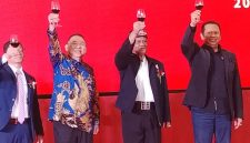 Ketua Umum Majelis Adat Sunda (Masda) Jabar Abah Anton (kedua dari kanan) bersama Wakil Ketua MPR-RI Bamsoet (kanan) dan Pengurus Perhimpunan Pengusaha Jiangxi Indonesia saat acara peringatan 10 tahun International Business Perhimpunan Pengusaha Jiangxi Kamar Dagang Tiongkok Indonesia yang digelar di Hotel Grand Mercure Kemayoran, Jakarta, Sabtu (12/9/2026). (Foto: Dok. Humas Masda Jabar)