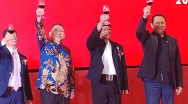 Ketua Umum Majelis Adat Sunda (Masda) Jabar Abah Anton (kedua dari kanan) bersama Wakil Ketua MPR-RI Bamsoet (kanan) dan Pengurus Perhimpunan Pengusaha Jiangxi Indonesia saat acara peringatan 10 tahun International Business Perhimpunan Pengusaha Jiangxi Kamar Dagang Tiongkok Indonesia yang digelar di Hotel Grand Mercure Kemayoran, Jakarta, Sabtu (12/9/2026). (Foto: Dok. Humas Masda Jabar) 