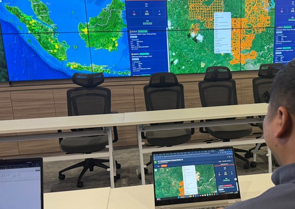 PTPN IV PalmCo memanfaatkan teknologi GeoPalm Dashboard untuk memperkuat mitigasi karhutla melalui integrasi data satelit, informasi geospasial dan kecerdasan buatan. (Foto: Dok. PTPN IV PalmCo)
