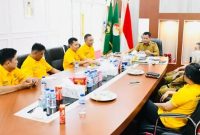 Jajaran pengurus AMKI Banyuasin saat audiensi dengan Bupati Banyuasin, Askolani, di Guest House Rumah Dinas Bupati, Jumat (23/10/2026). (Foto: Dok. AMKI Banyuasin)