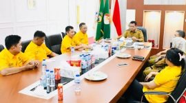 Jajaran pengurus AMKI Banyuasin saat audiensi dengan Bupati Banyuasin, Askolani, di Guest House Rumah Dinas Bupati, Jumat (23/10/2026). (Foto: Dok. AMKI Banyuasin)