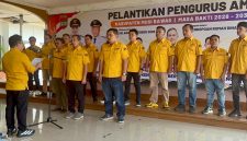 Ketua AMKI Sumsel Kms Umar Jaya Negara melantik Pengurus AMKI Musi Rawas di Pendopoan Rumah Dinas Bupati Musi Rawas, Selasa (27/10/2026). (Foto: Dok. AMKI Sumsel)