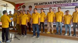 Ketua AMKI Sumsel Kms Umar Jaya Negara melantik Pengurus AMKI Musi Rawas di Pendopoan Rumah Dinas Bupati Musi Rawas, Selasa (27/10/2026). (Foto: Dok. AMKI Sumsel)