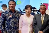 Penasehat Forum Akademisi Indonesia (FAI) Aat Surya Safaat (kiri) bersama Kepala Perwakilan TETO di Indonesia Bruce C. J. Hung dan istri (kanan dan tengah) pada suatu acara di Jakarta, belum lama berselang (Foto: Dok. Pribadi)