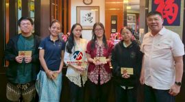 Pendiri Bumimas Permata Group, Fuidy Luckman (kanan), bersama lima pelajar SMK Strada 1 Jakarta yang telah menyelesaikan program magang selama empat bulan, Jumat (30/10/2026). (Foto: Istimewa)