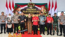 Inisiator Empat Pilar Gerakan Desa, Dewi Ayu Gembirowati Soekarnoputri (kelima dari kiri) bersama Perwakilan pemerintah, Forkopimda Lampung Timur saat peresmian Empat Pilar Gerakan Desa di Soekarno Centre, Desa Bumi Jawa, Kecamatan Batanghari Nuban, Kabupaten Lampung Timur, Lampung, Sabtu (10/10/2026). (Foto: istimewa)