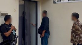 Tim Seksi Intelijen dan Penindakan Keimigrasian Imigrasi Denpasar mengamankan WNA Nigeria di wilayah Padangsambian Kaja, Kecamatan Denpasar Barat, Kota Denpasar, Jumat (23/10/2026). (Foto: Dok. Kanim Denpasar)