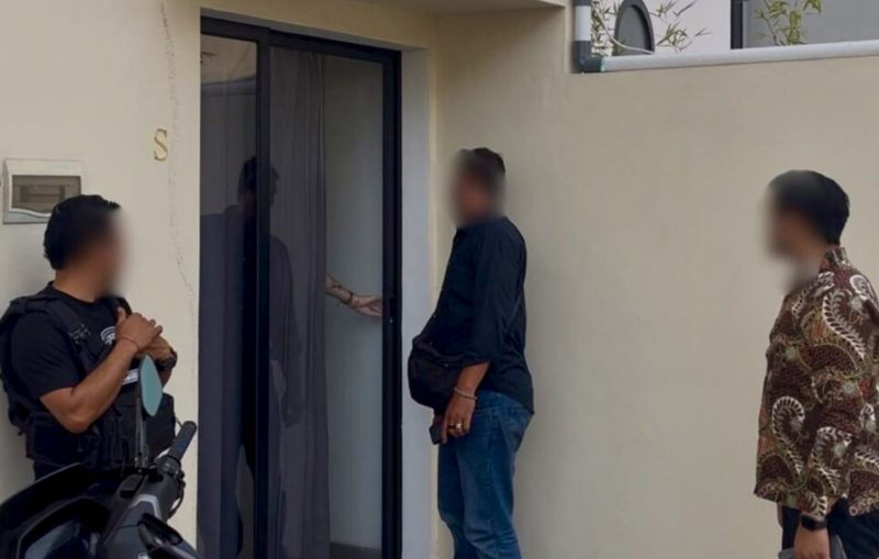 Tim Seksi Intelijen dan Penindakan Keimigrasian Imigrasi Denpasar mengamankan WNA Nigeria di wilayah Padangsambian Kaja, Kecamatan Denpasar Barat, Kota Denpasar, Jumat (23/10/2026). (Foto: Dok. Kanim Denpasar)