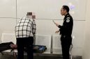 Kantor Imigrasi Ngurah Rai mendeportasi seorang WNA asal India berinisial SP yang diketahui memiliki dua paspor dengan identitas berbeda. (Foto: Dok. Kanim Ngurah Rai)