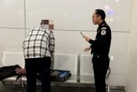 Kantor Imigrasi Ngurah Rai mendeportasi seorang WNA asal India berinisial SP yang diketahui memiliki dua paspor dengan identitas berbeda. (Foto: Dok. Kanim Ngurah Rai)