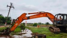 PTPN IV PalmCo melakukan normalisasi sungai dan saluran drainase di Dusun VI, Desa Meranti Paham, Kecamatan Panai Hulu, Kabupaten Labuhanbatu, Sumatera Utara, sebagai langkah antisipasi untuk mengurangi risiko banjir menjelang puncak musim hujan. (Foto: Dok. PTPN IV PalmCo)