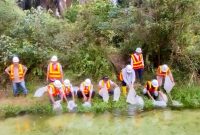 PTPN IV PalmCo menebar 60.000 bibit ikan air tawar jenis baung dan nila di 12 sungai di Riau pada pekan ketiga Oktober 2026. (Foto: Dok. PTPN IV PalmCo)