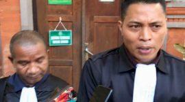 Kuasa Hukum RU menyampaikan keterangan pers usai sidang di PN Denpasar, Kamis (8/10/2026). (Foto: istimewa)