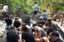 Sebanyak 17 warga negara asing (WNA) asal Malaysia dan Singapura diamankan petugas Kantor Imigrasi Ngurah Rai karena diduga menjalankan bisnis pinjaman uang secara daring di kawasan Dalung, Kecamatan Kuta Utara, Kabupaten Badung, Bali. (Foto: Dok. Kanim Ngurah Rai)