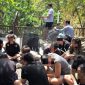 Sebanyak 17 warga negara asing (WNA) asal Malaysia dan Singapura diamankan petugas Kantor Imigrasi Ngurah Rai karena diduga menjalankan bisnis pinjaman uang secara daring di kawasan Dalung, Kecamatan Kuta Utara, Kabupaten Badung, Bali. (Foto: Dok. Kanim Ngurah Rai)